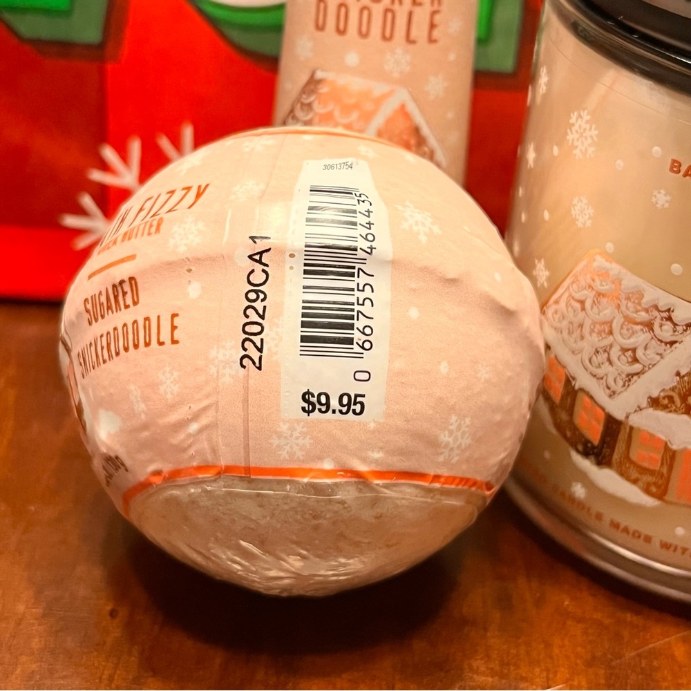 Bath & Body Works Sugared Snickerdoodle Candle, Hand Cream & Gel, Bath Fizzy set - Picture 5 of 9